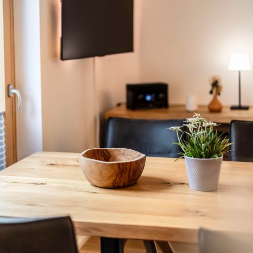 Diningtablewithdecor