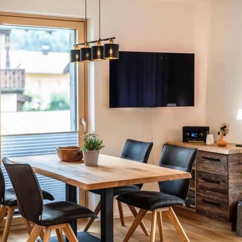 Diningareainthelivingroom